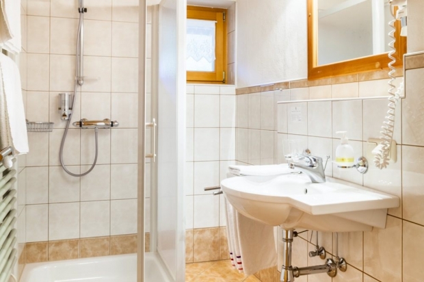 Geräumiges Badezimmer