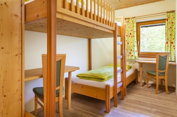 Separates Kinderzimmer mit Stockbett