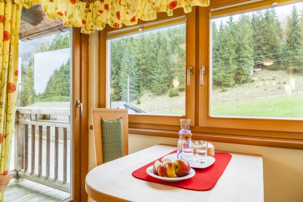 Panoramablick aus einem der Zimmer im Bio-Berggasthof Bachrain